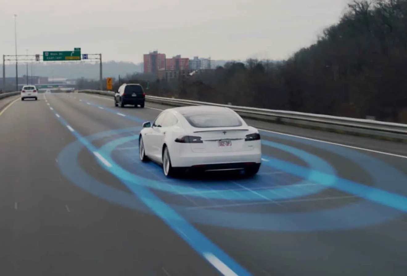 El Autopilot de Tesla se desactivará si el usuario no obedece