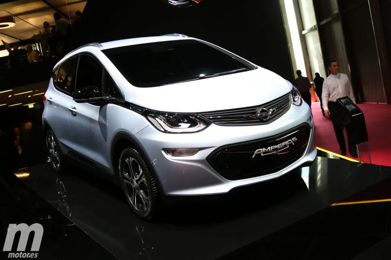 El Opel Ampera-e 2017 anuncia más de 500 kms de autonomía en París