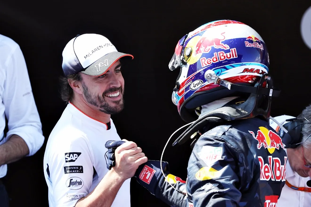 ​Verstappen pasa página, Alonso y Pérez le defienden