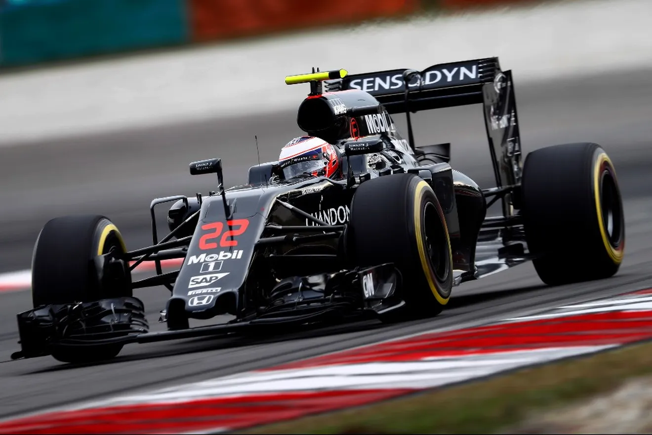 ​Button lleva al McLaren a la Q3 en su GP número 300