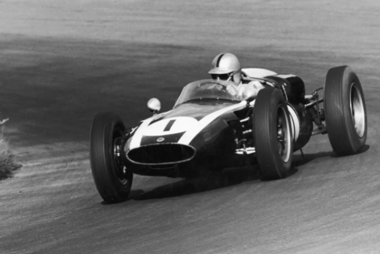 Jack Brabham consagra el motor central con su segundo título