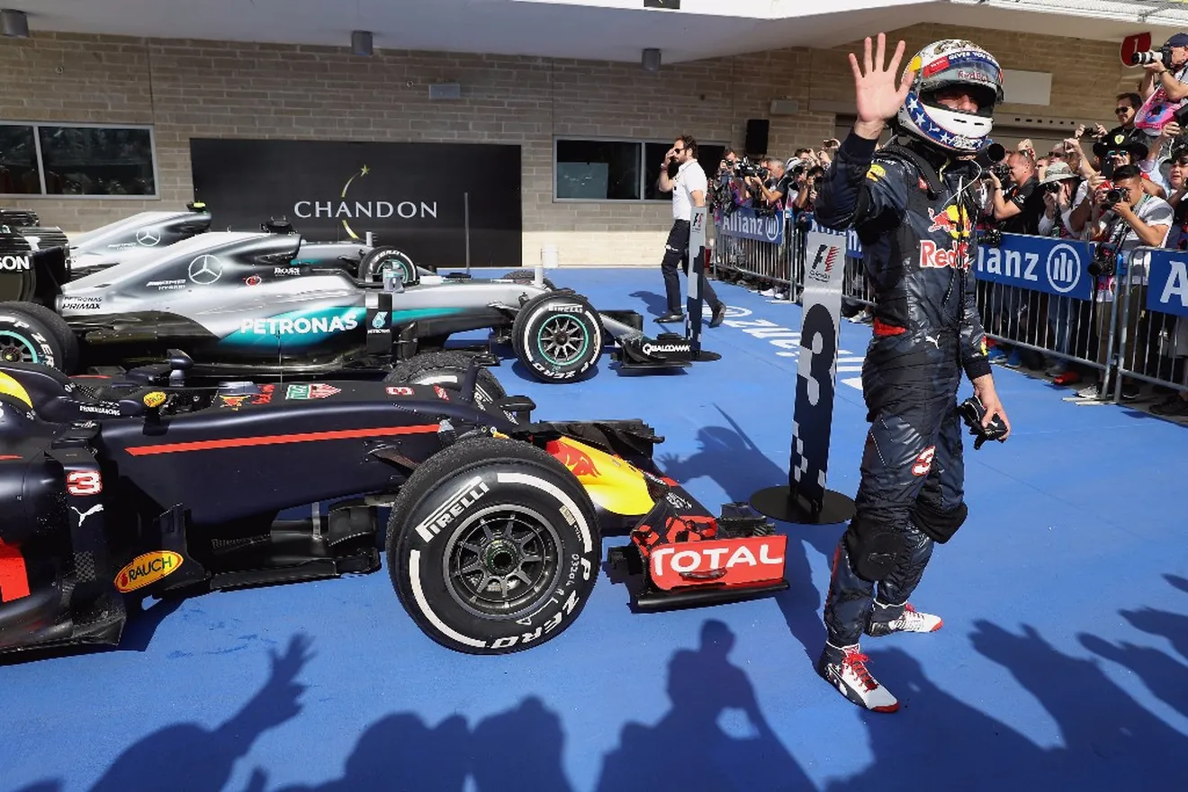 El abandono de Verstappen fastidia a Ricciardo