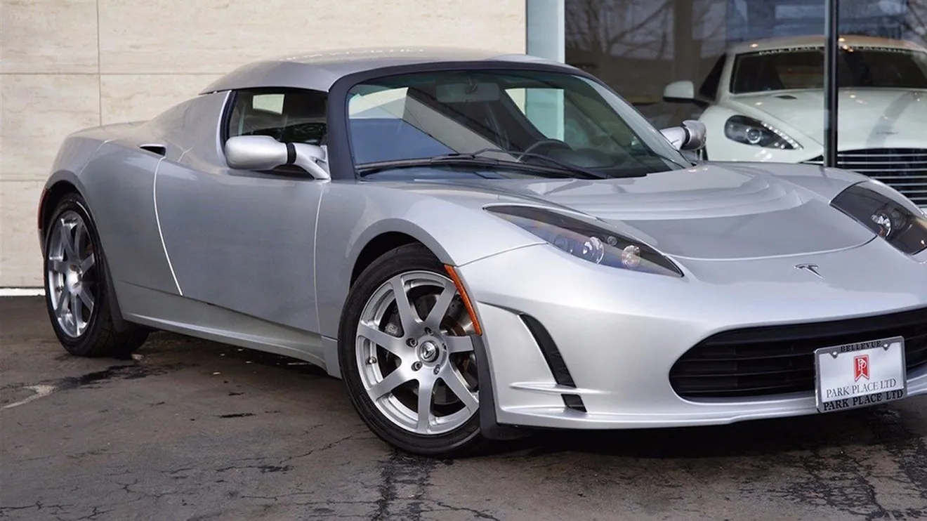 ¿Pagarías 906.000€ por este prototipo de Tesla Roadster?