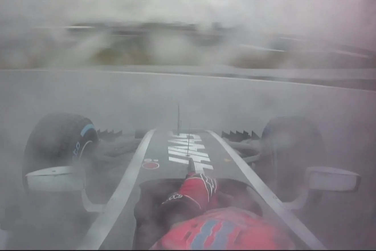Grosjean culpa a Pirelli de su accidente: "No puedes controlar el coche en linea recta"