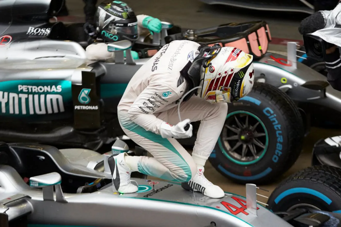 Hamilton gana "fácil" y Rosberg pide la hora en Brasil
