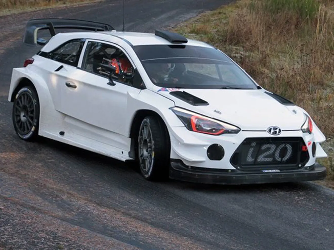 El Hyundai i20 WRC de 2017 queda casi al descubierto