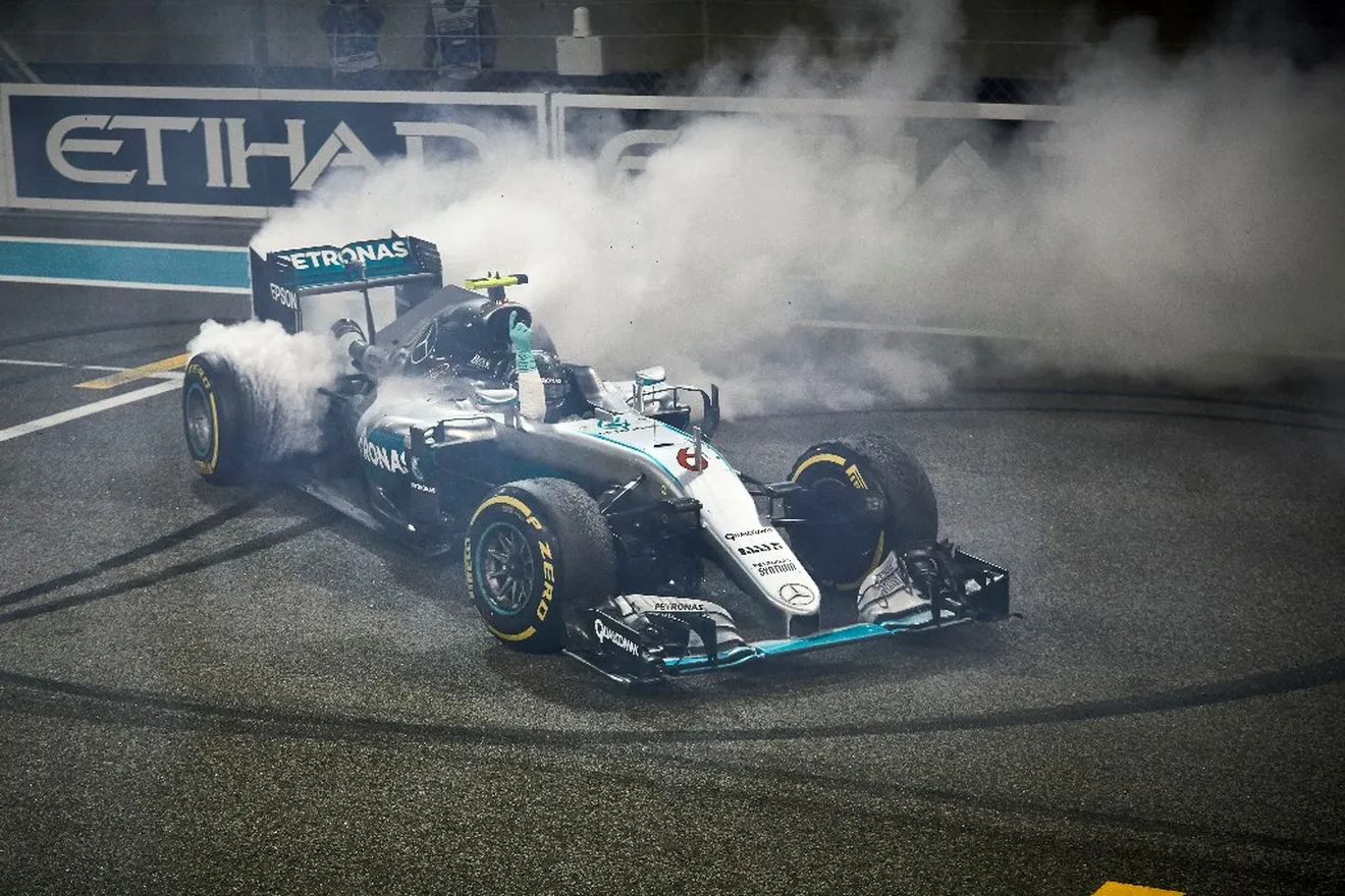 Nico Rosberg, campeón del mundo con inútil victoria para Hamilton