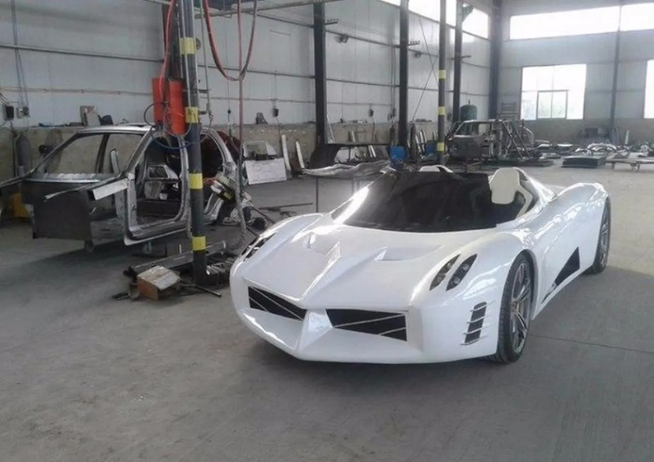 Esta copia china del Pagani Huayra es un coche eléctrico… ¡Y está en producción!