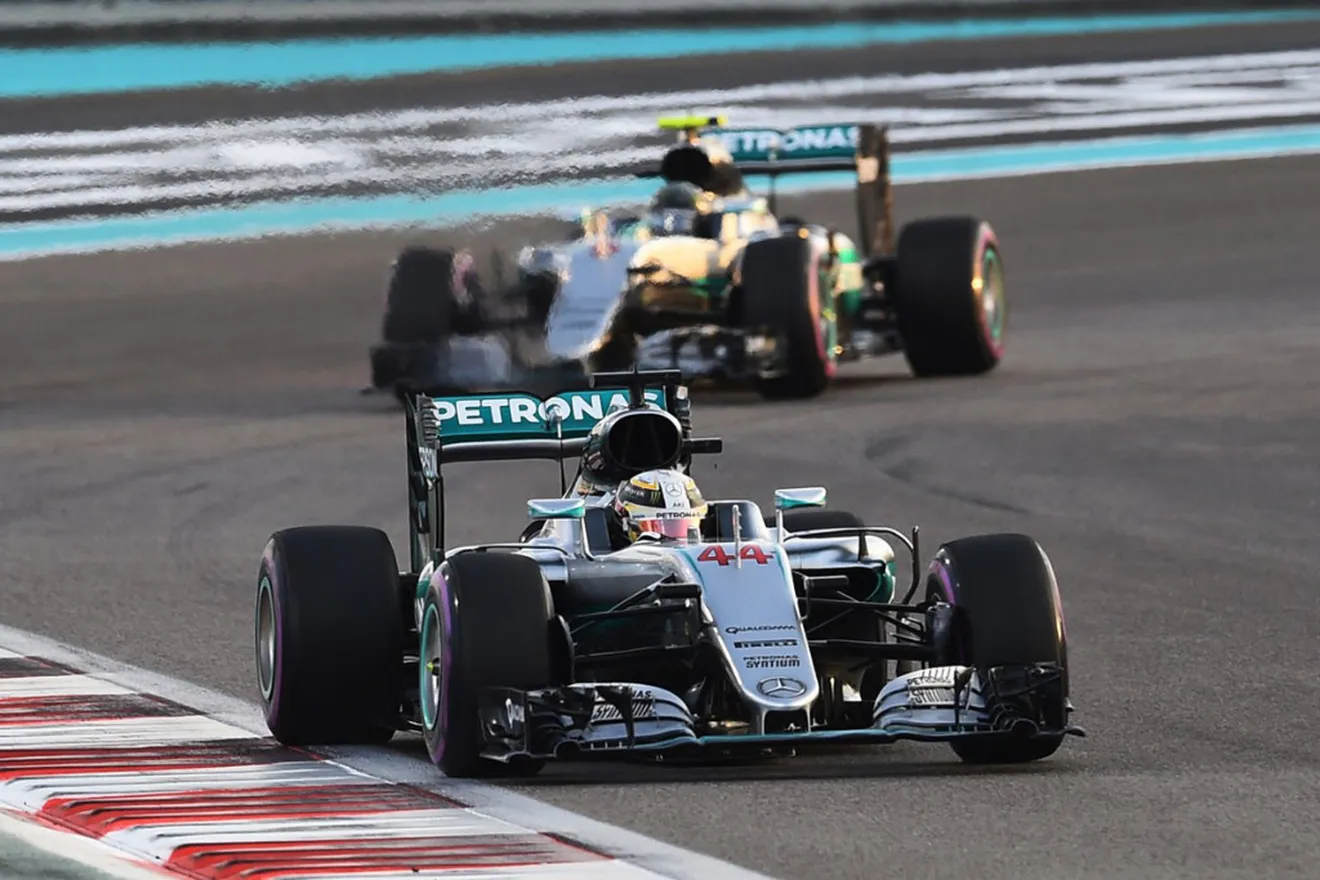Hamilton se ha sentido "un poco incómodo" con la gestión de Mercedes