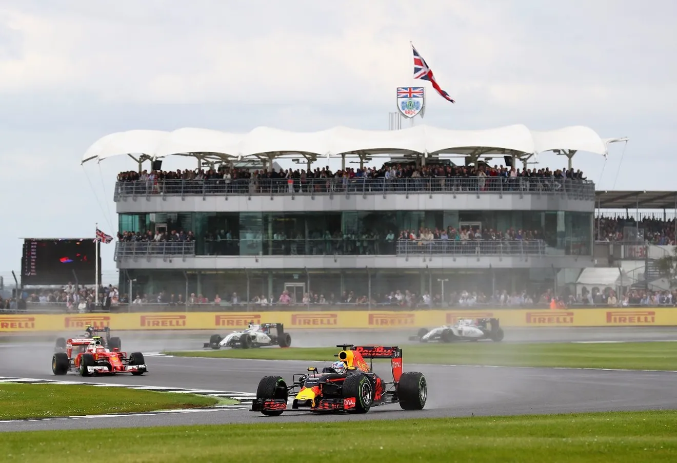 Ecclestone: "No me preocupa perder la F1 en Gran Bretaña, me preocupa Silverstone"