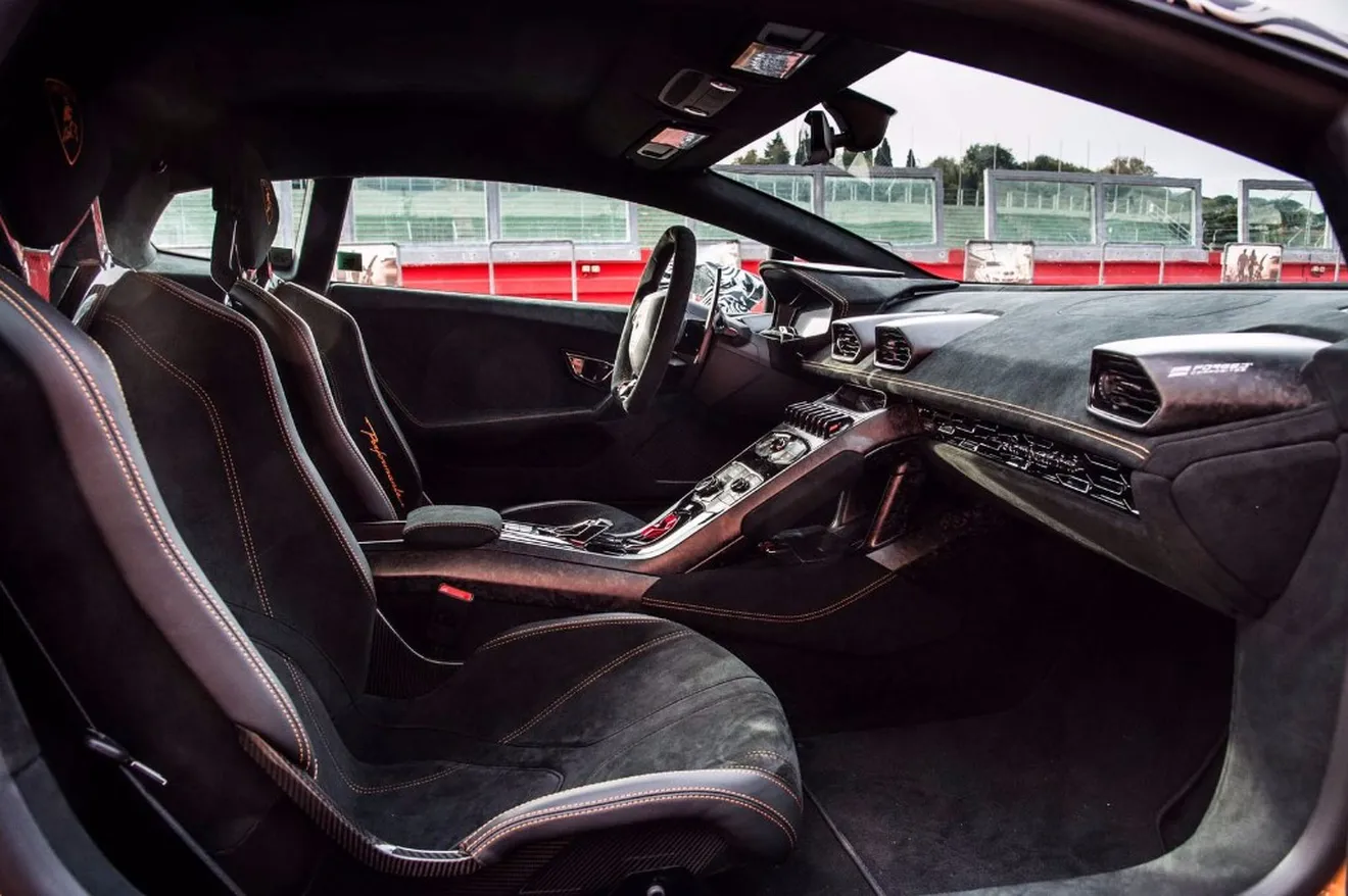 Lamborghini Huracan Performante: Primera imagen del interior definitivo