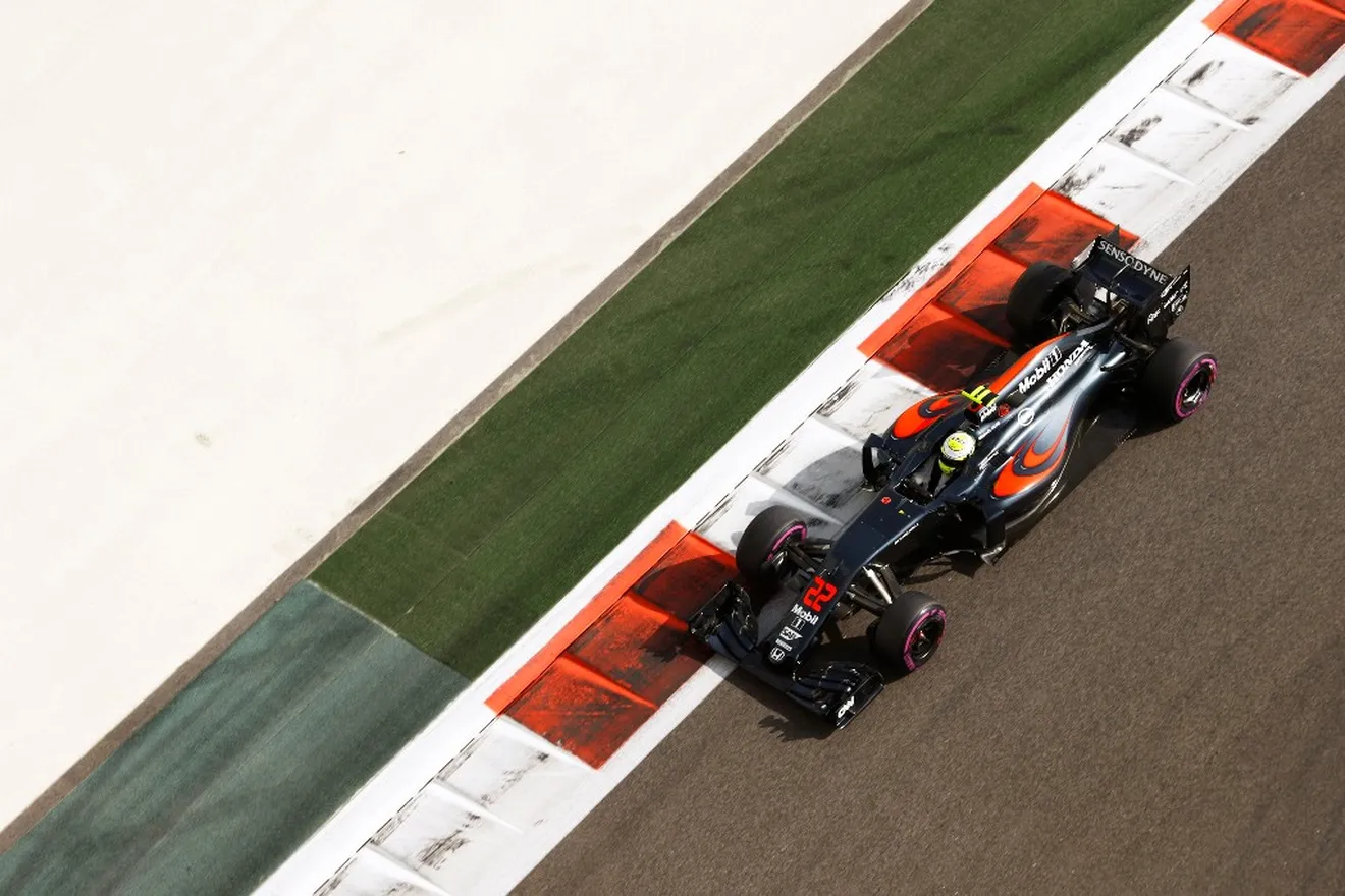 Para McLaren, sería "decepcionante" terminar fuera del top 3 en 2017