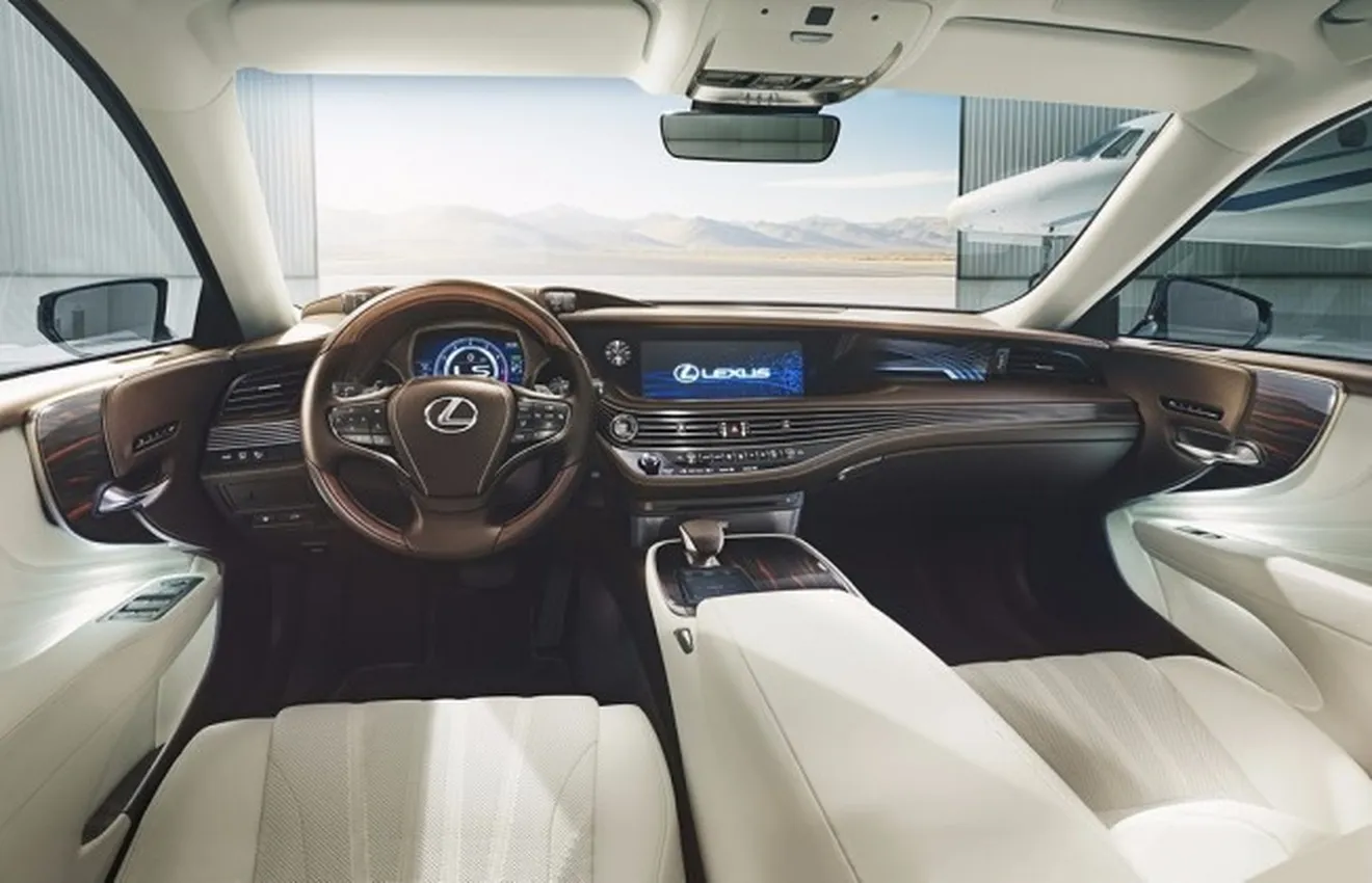 Lexus LS 2018 - interior