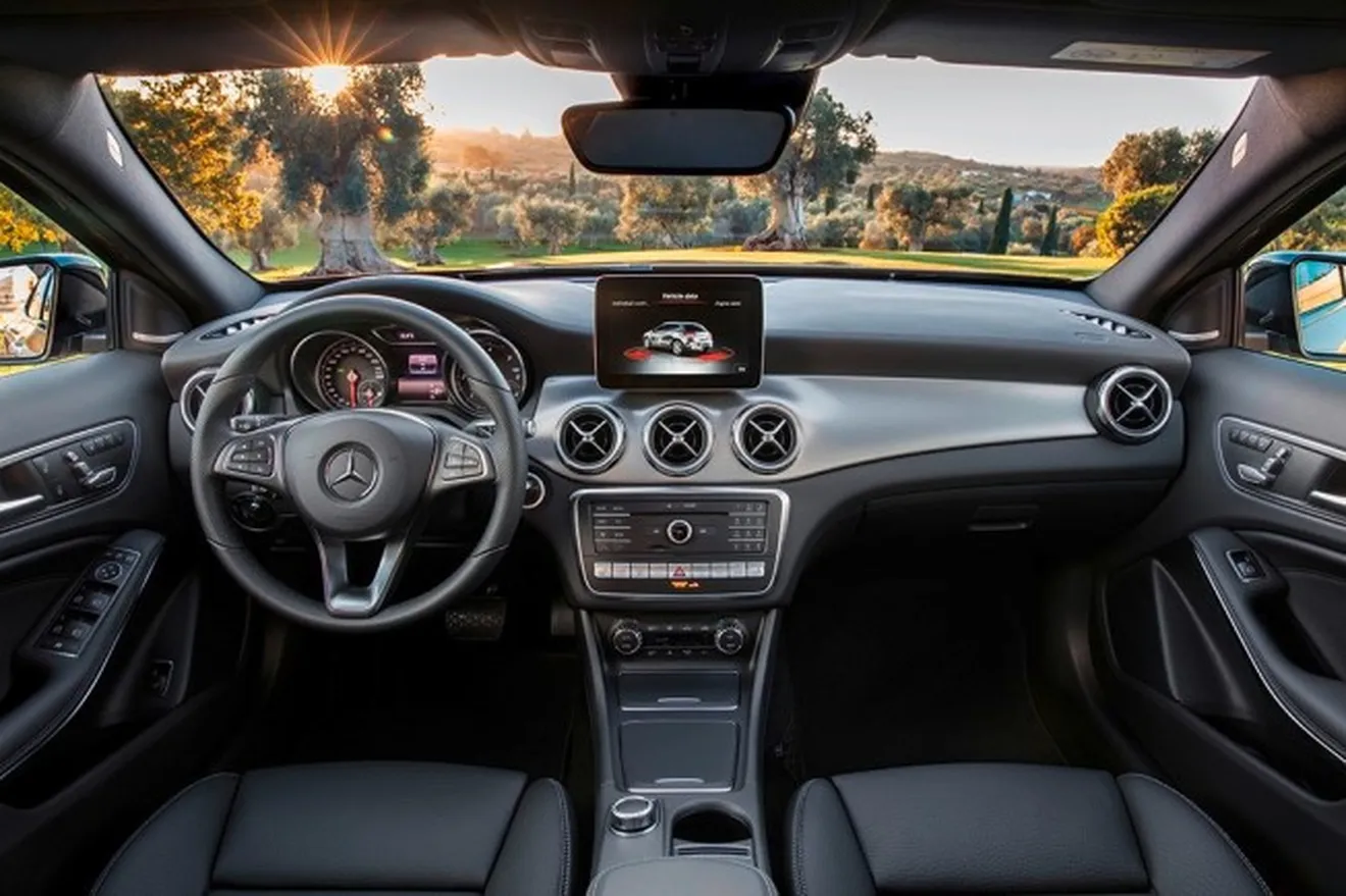 Mercedes GLA 2017 - interior