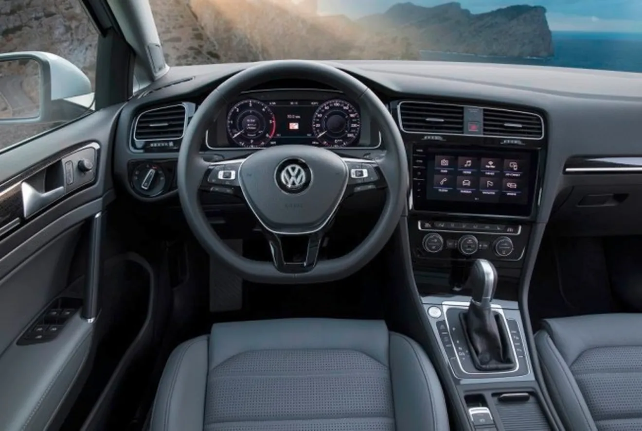 Volkswagen Golf 2017 - interior