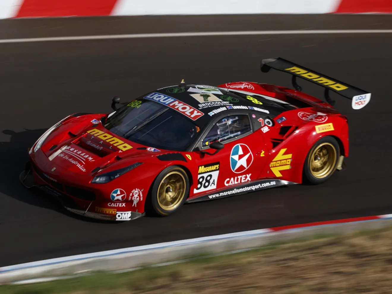 Ferrari gana unas caóticas 12 Horas de Bathurst