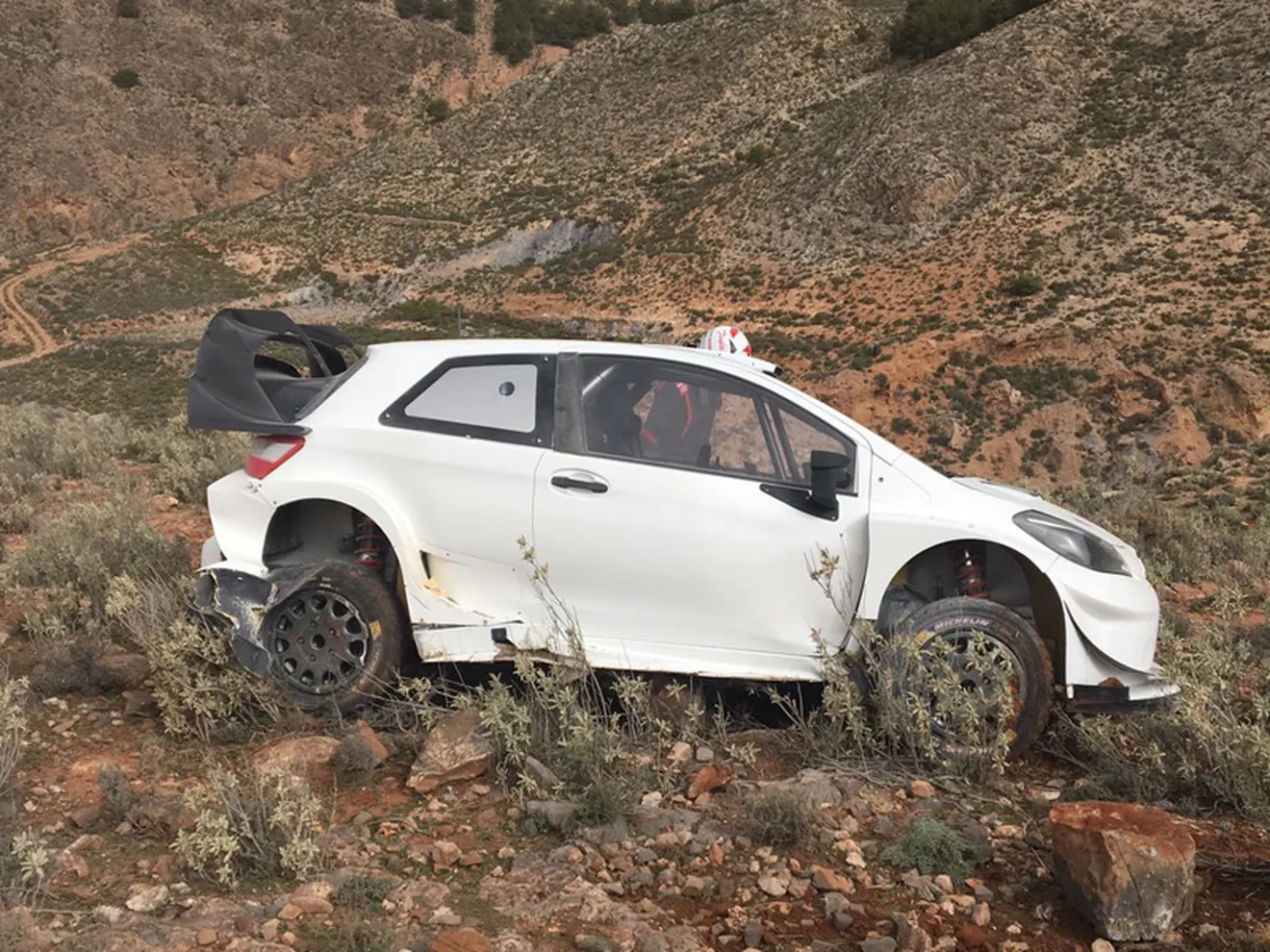 Salida de pista de Latvala con el Yaris WRC en Almería