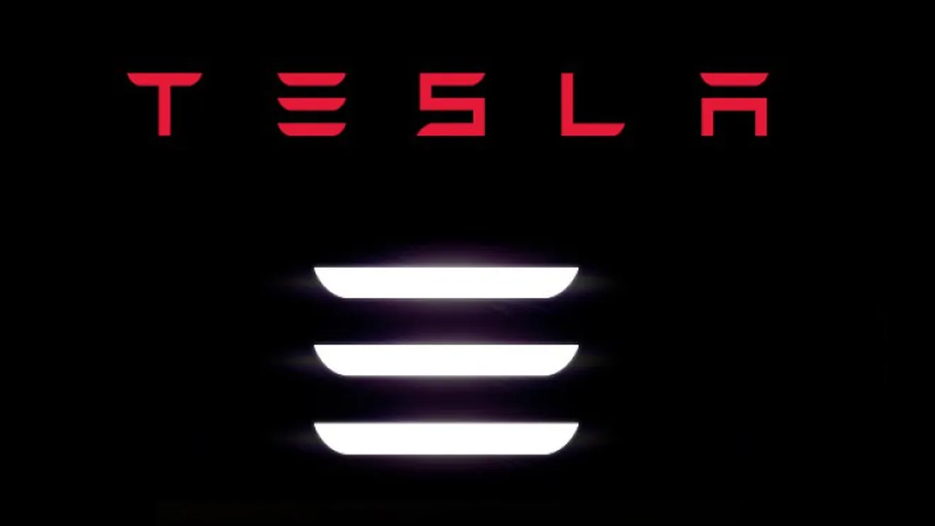 Adidas presenta una reclamación a Tesla por el logo del Model 3