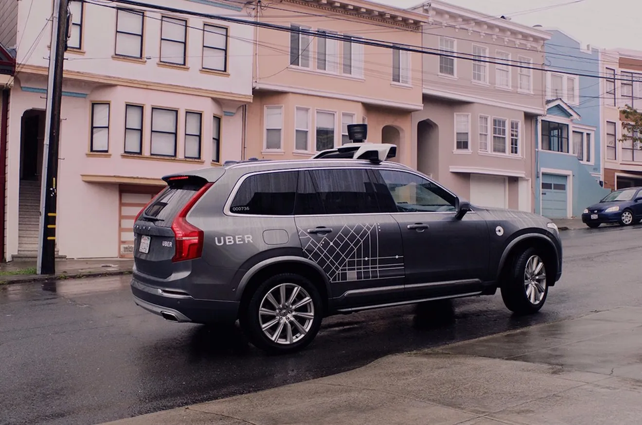 Los coches autónomos de Uber requieren de intervención humana cada 1,6 km