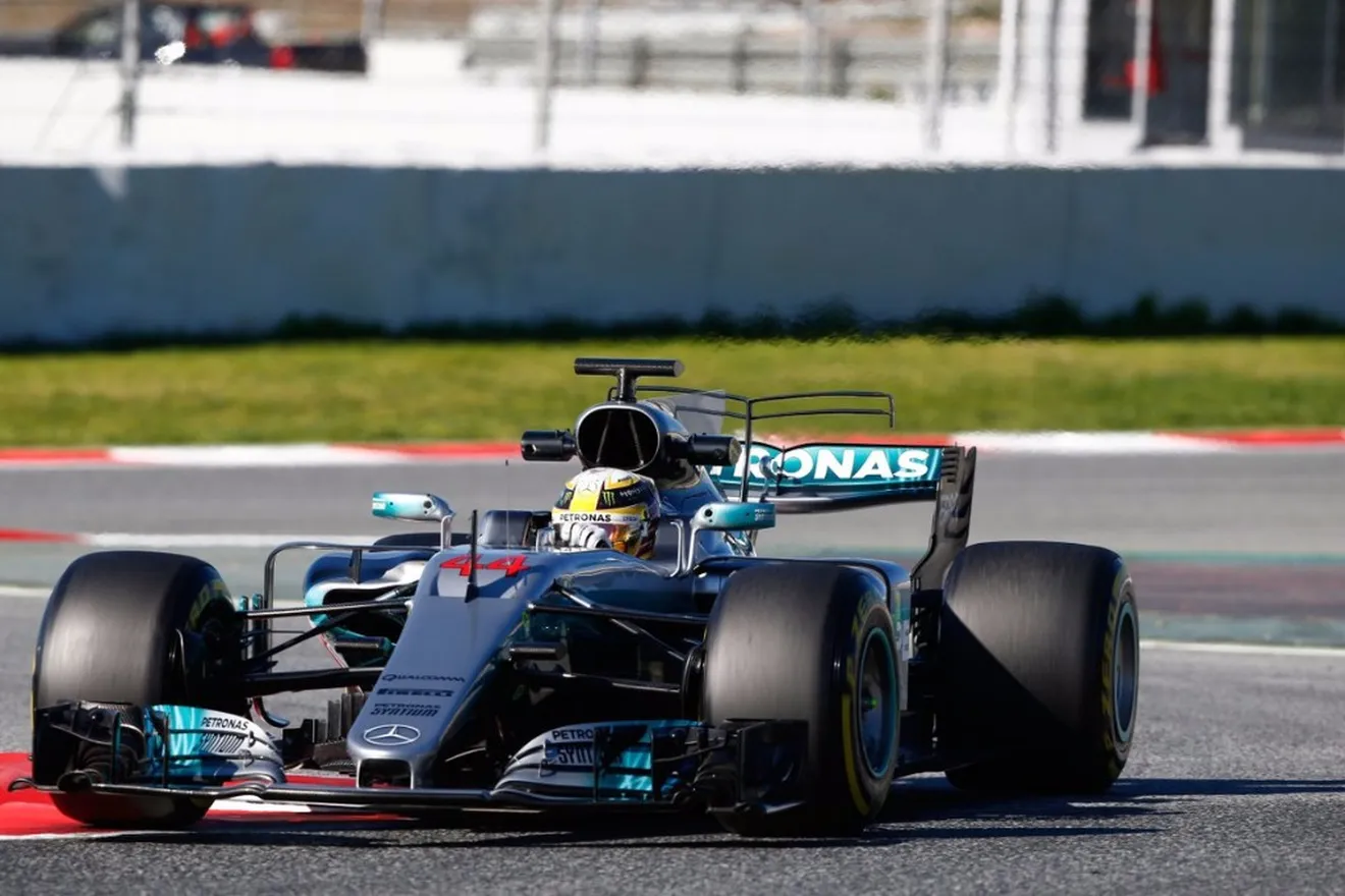 Hamilton ve a Ferrari como equipo a batir en la primera carrera