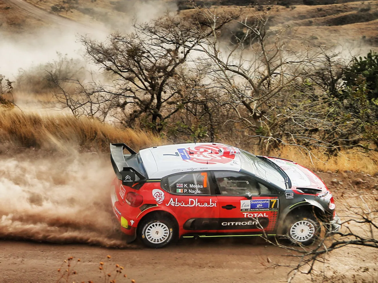 Kris Meeke gana con susto final el Rally de México