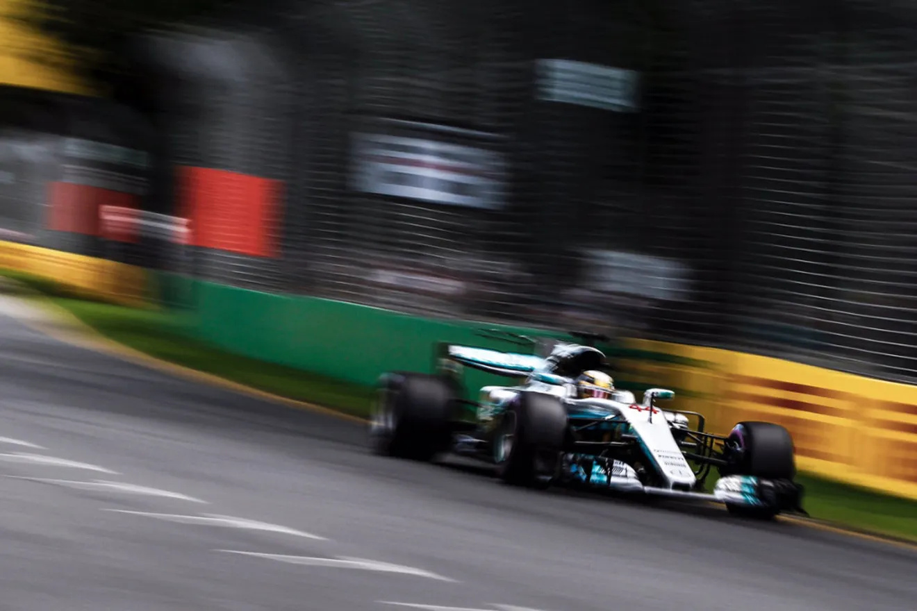 La mala estrategia de Mercedes condena a Hamilton