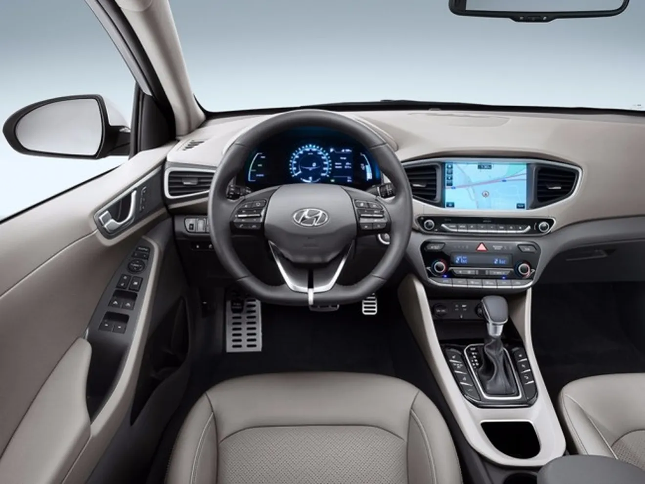 Hyundai IONIQ Plug-in - interior