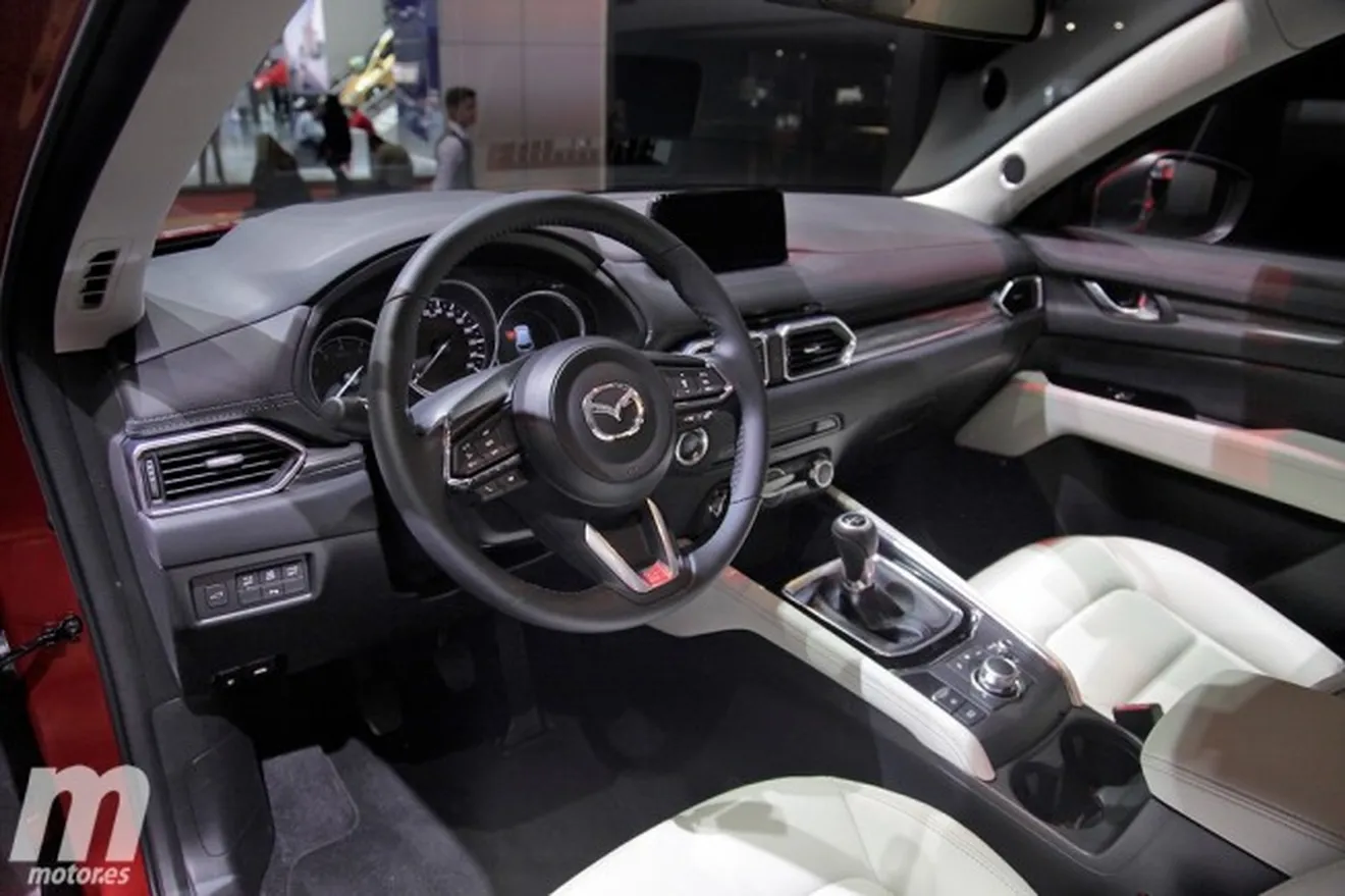 Mazda CX-5 2017 - interior
