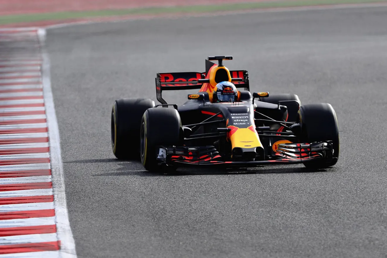 Ricciardo: "Por la tarde hemos tenido un problema con el escape"