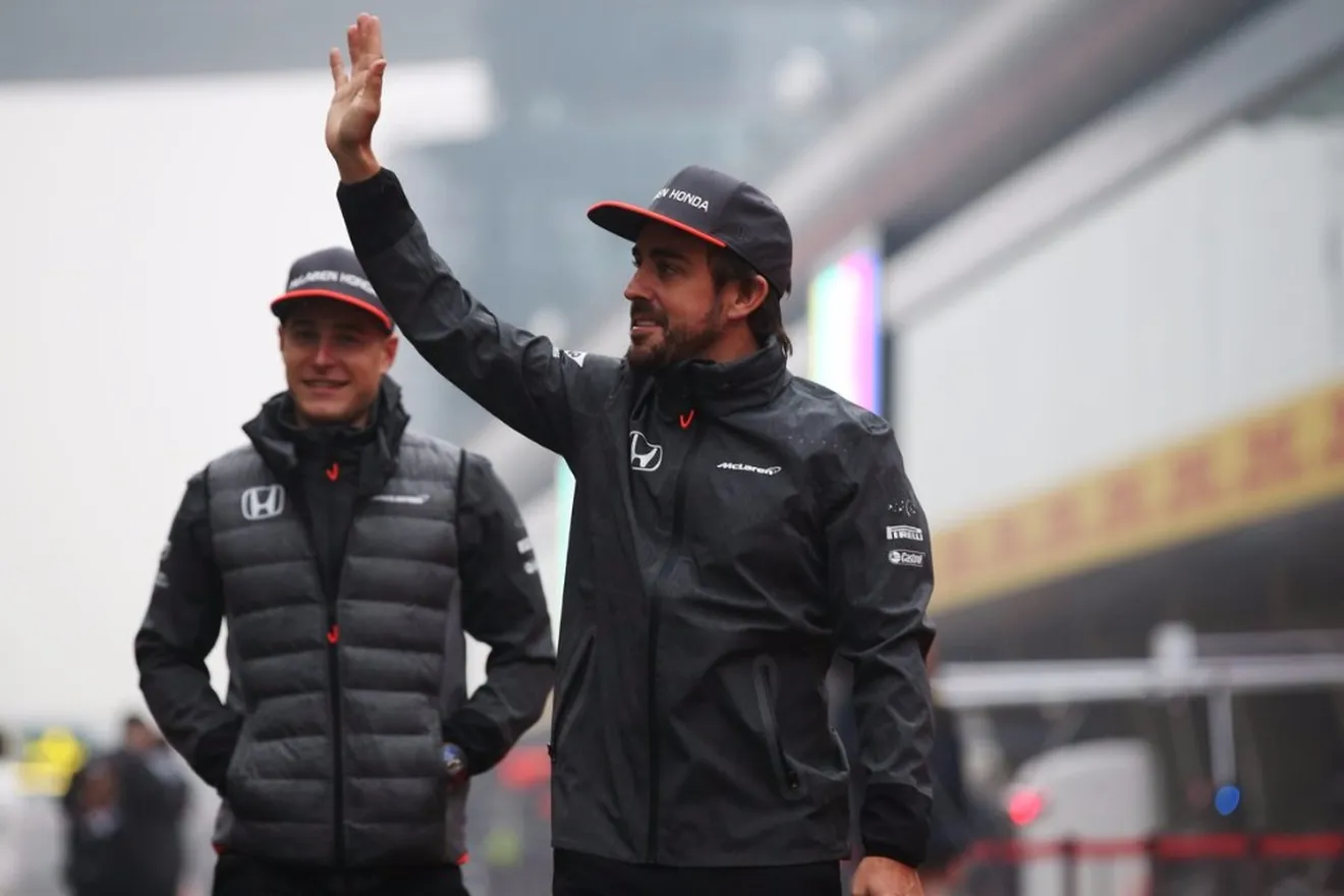 Fernando Alonso niega pensar en retirarse, y no cierra la puerta a Mercedes