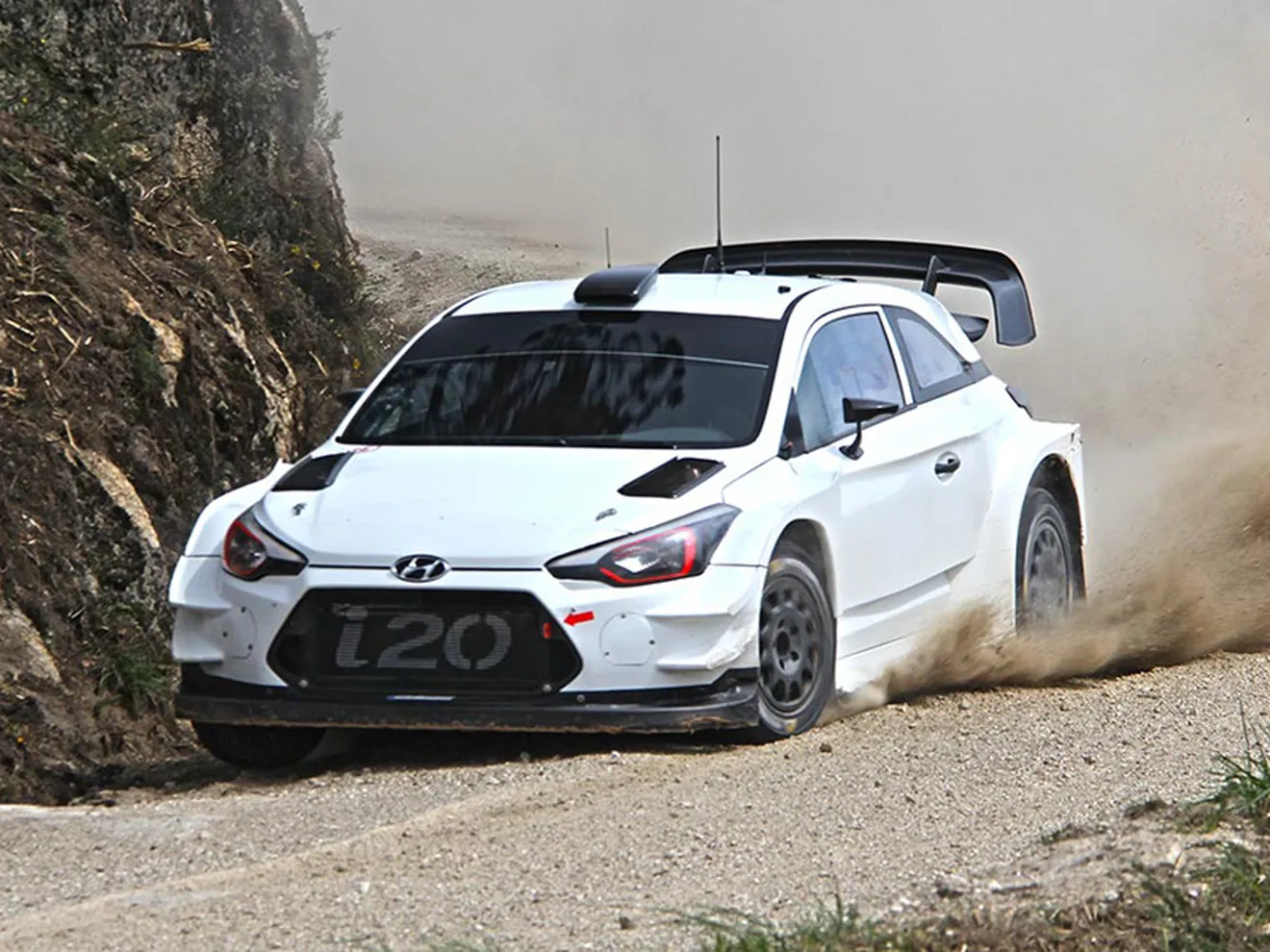 Andreas Mikkelsen se sube al Hyundai i20 WRC Coupé