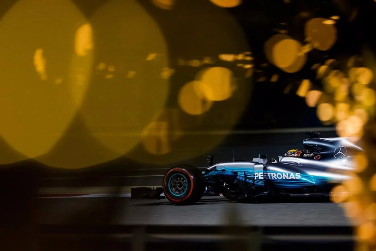 Hamilton pide disculpas a Mercedes por el bloqueo que le costó la sanción