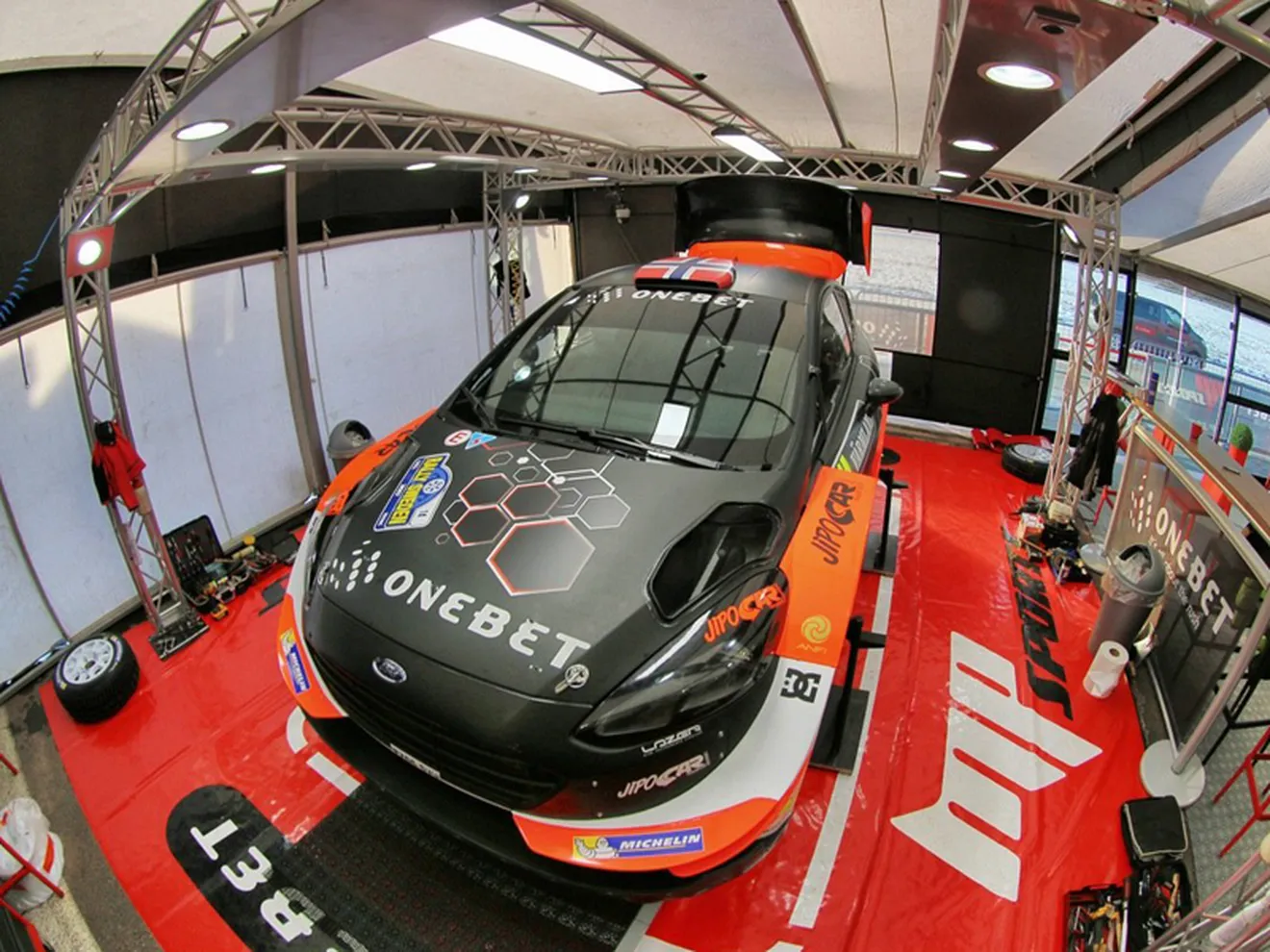 Mads Ostberg evoluciona el Ford Fiesta RS WRC a su gusto