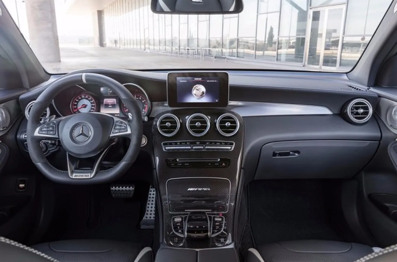 Mercedes-AMG GLC 63 S 4MATIC+ 2017 - interior