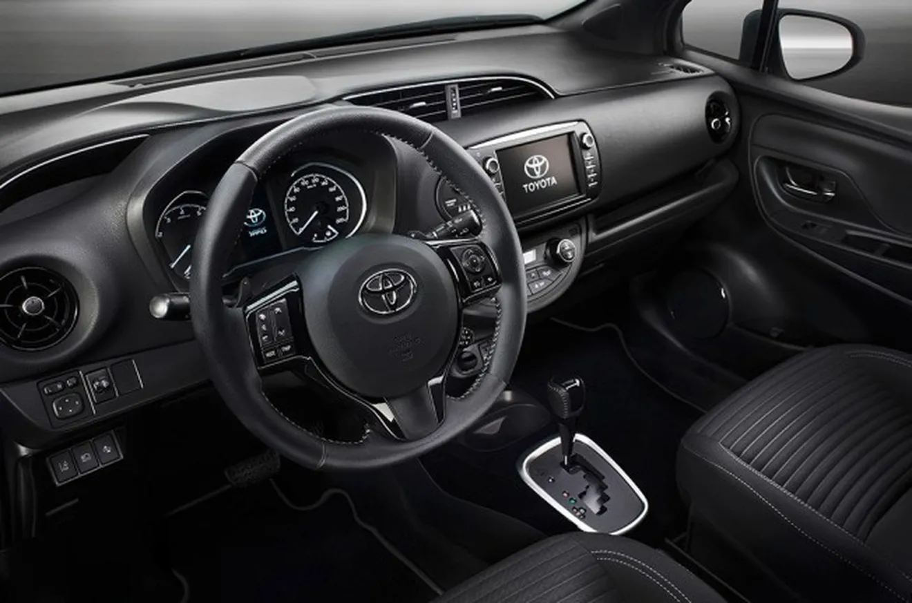 Toyota Yaris 2017 - interior