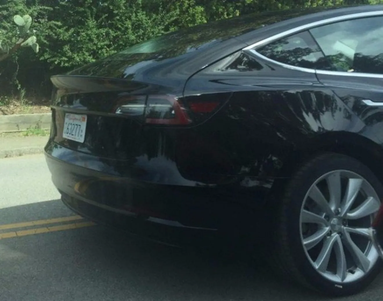 Tesla Model 3 - foto espía posterior