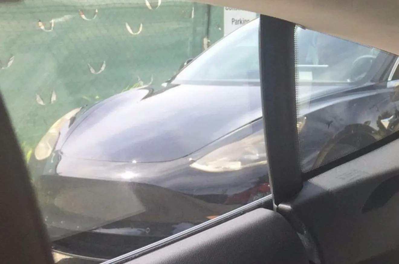 Tesla Model 3 - foto espía frontal