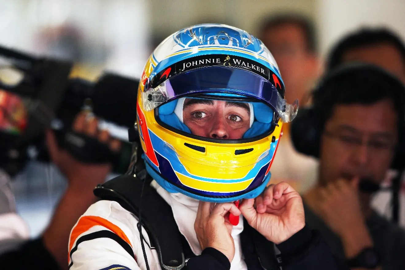 Alonso: "Vettel y Hamilton luchan por el mundial, me halaga que hablen más de mí"