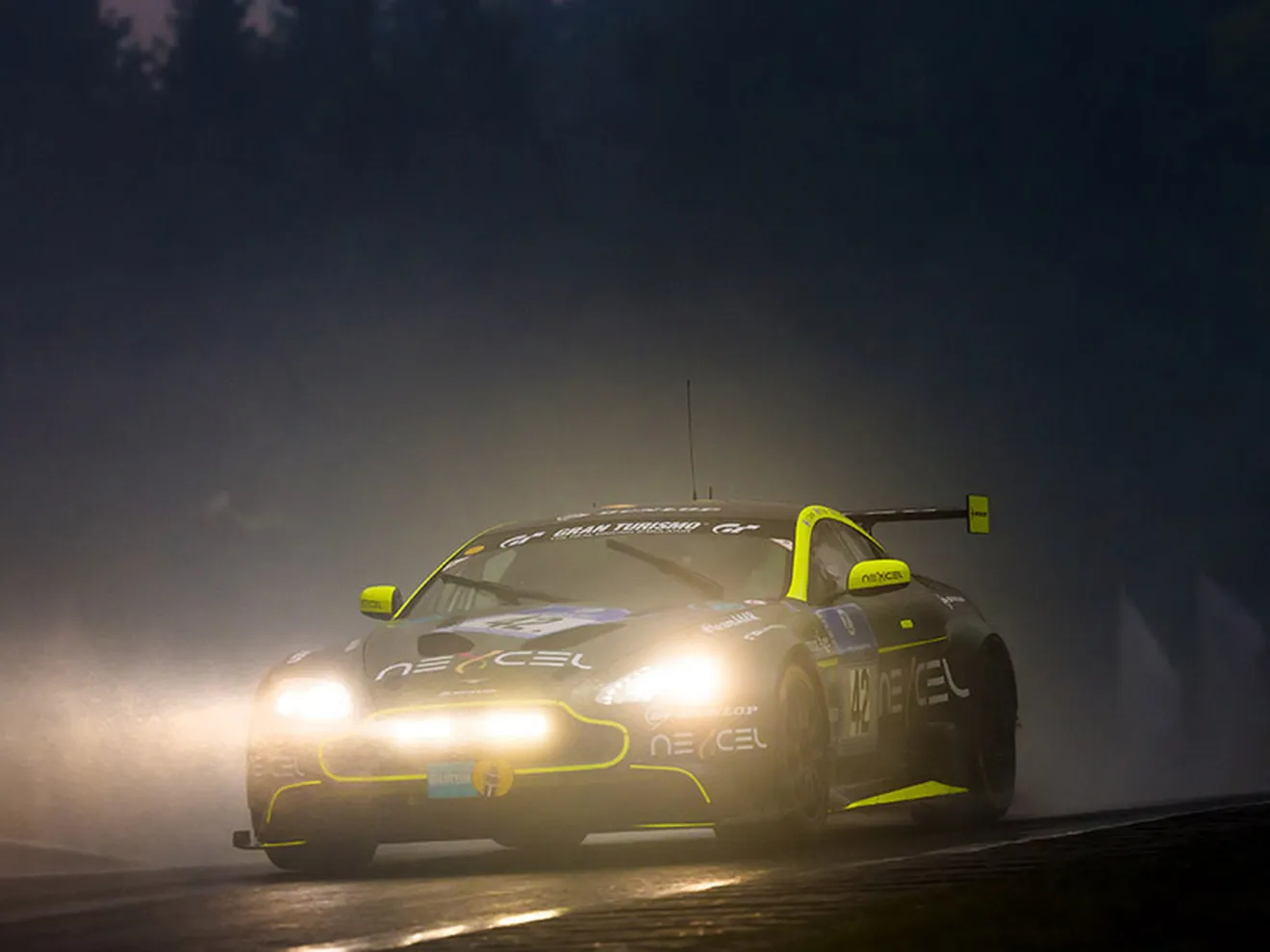 El Aston Martin Vantage GT8 quiere brillar en Nürburgring