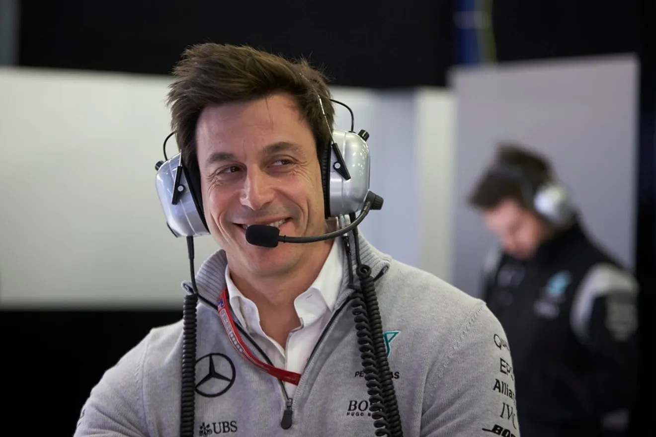 Wolff quita la razón a Hamilton: Ferrari no usó órdenes de equipo
