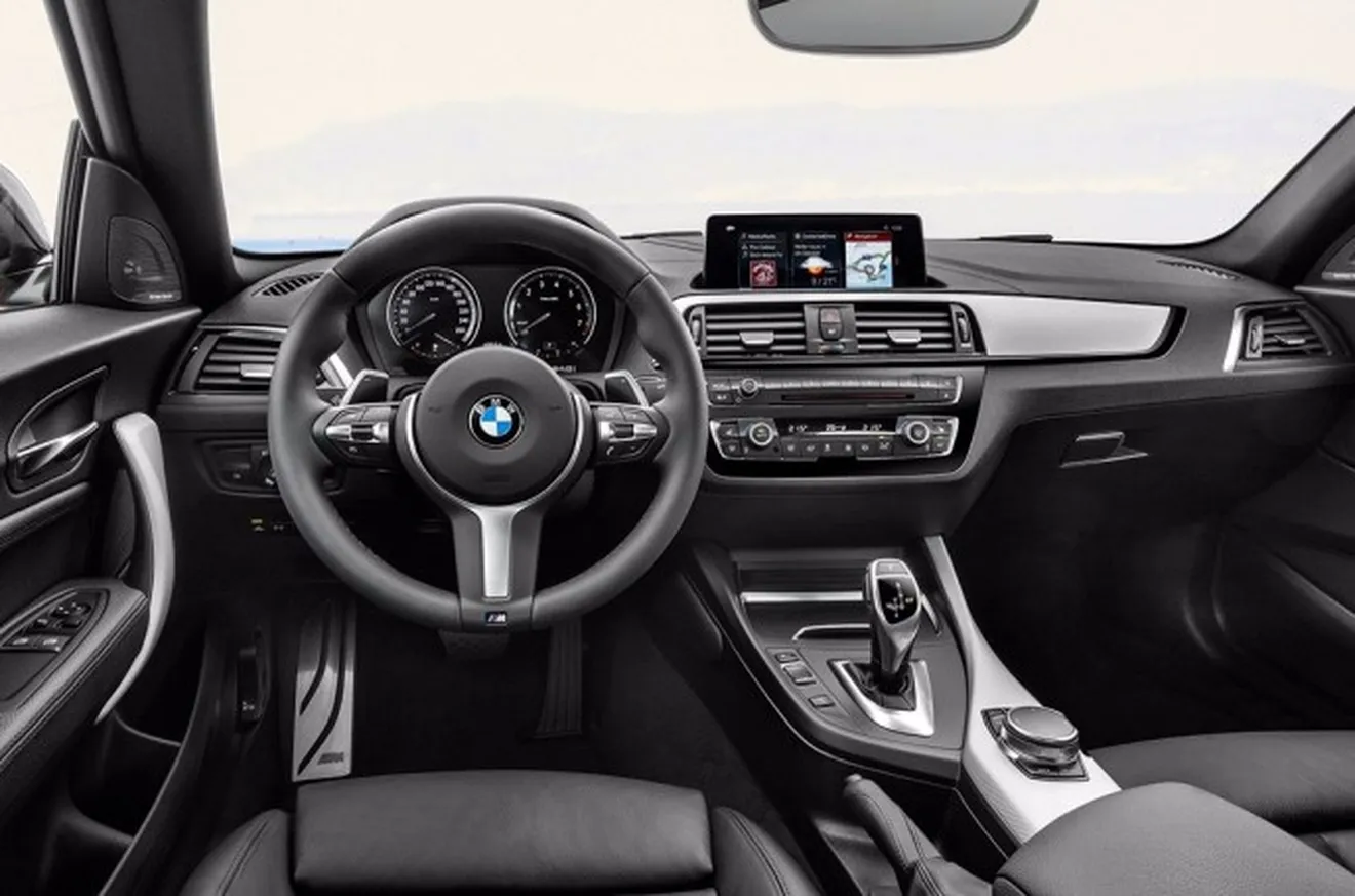 BMW M240i 2018 - interior