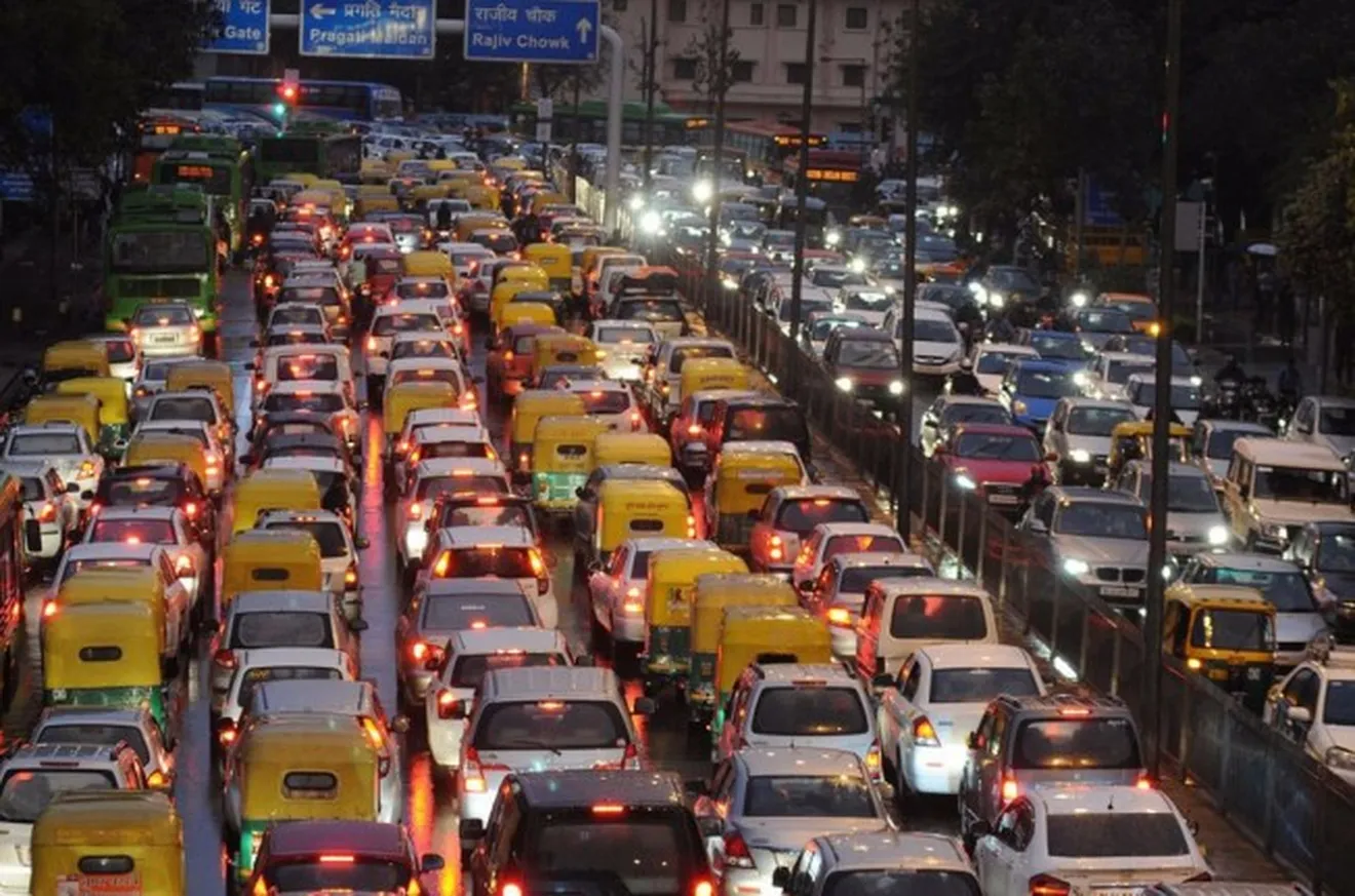 Tráfico en Nueva Delhi