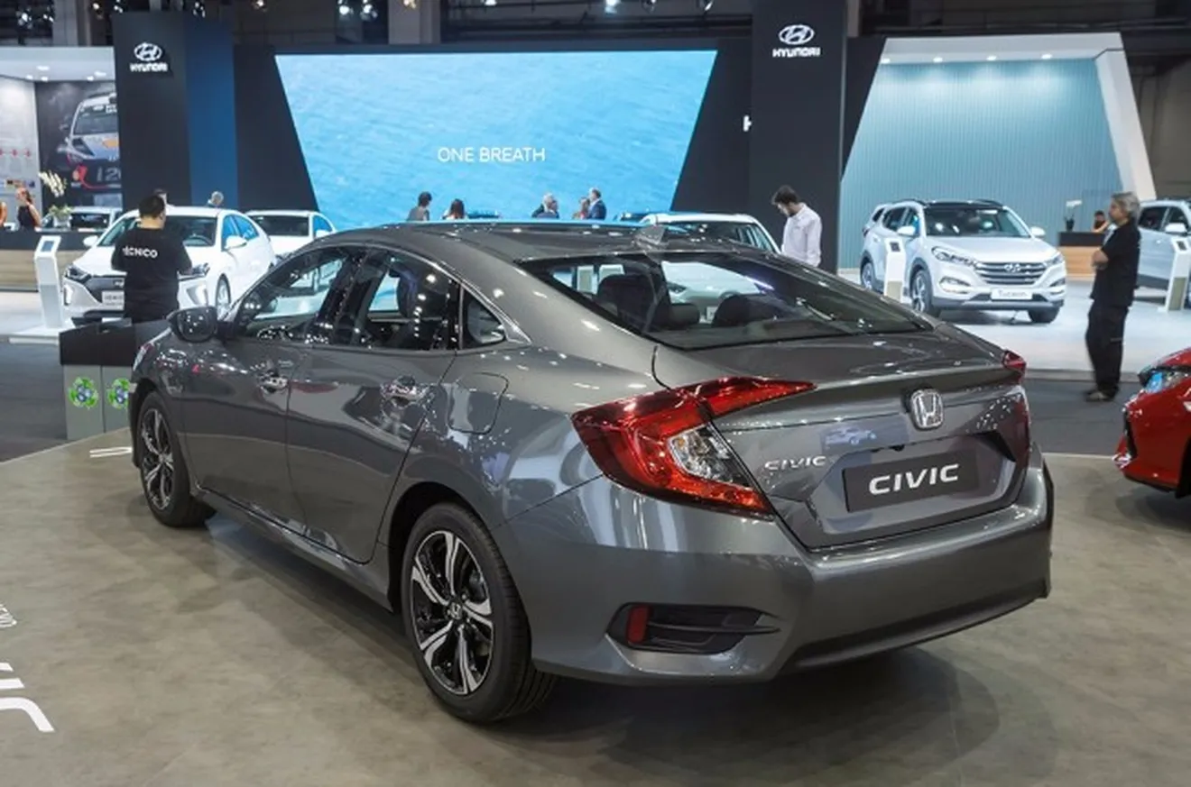 Honda Civic Sedán 2017 - posterior