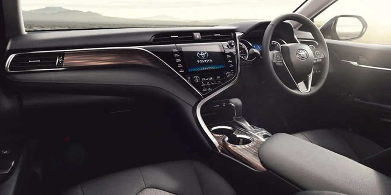 Toyota Camry 2018 - interior
