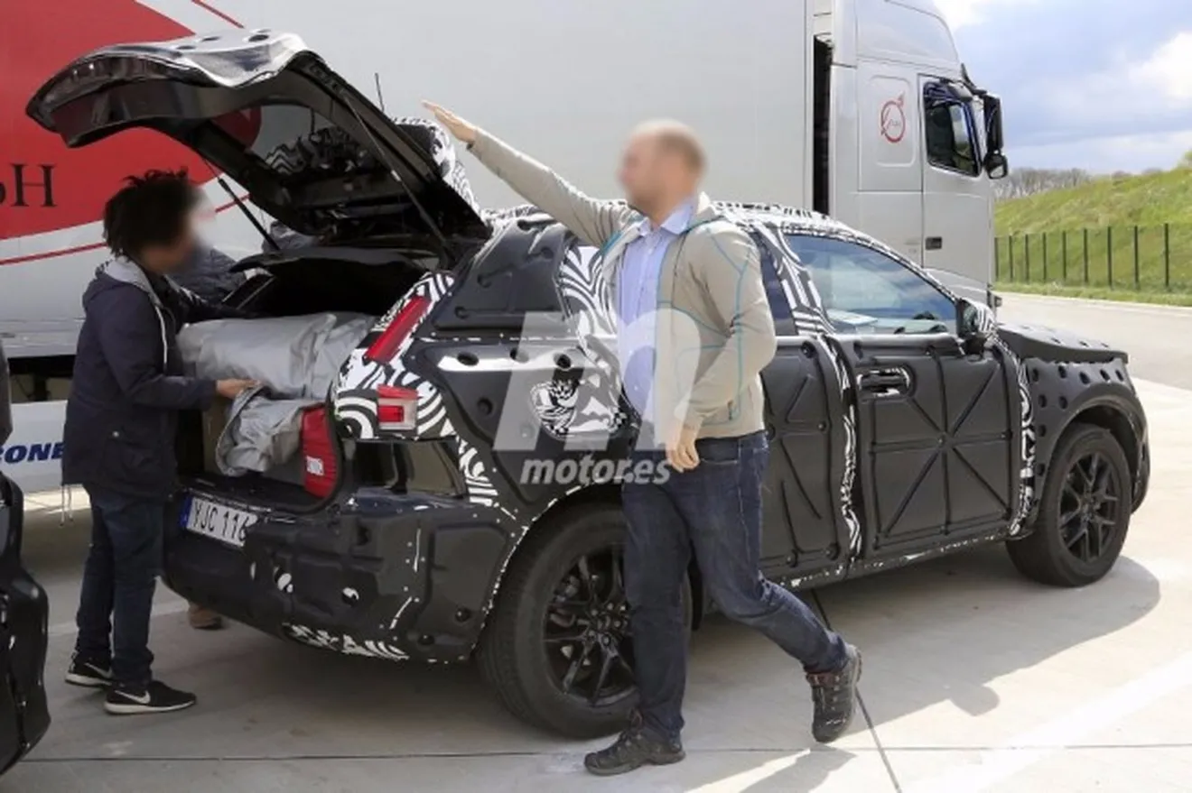 Volvo XC40 2018 - foto espía maletero