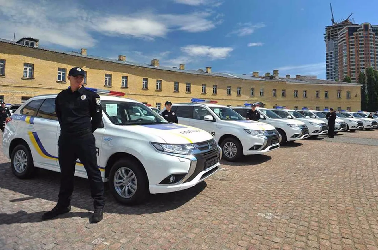 La policía ucraniana se «hibridiza» con el Mitsubishi Outlander PHEV
