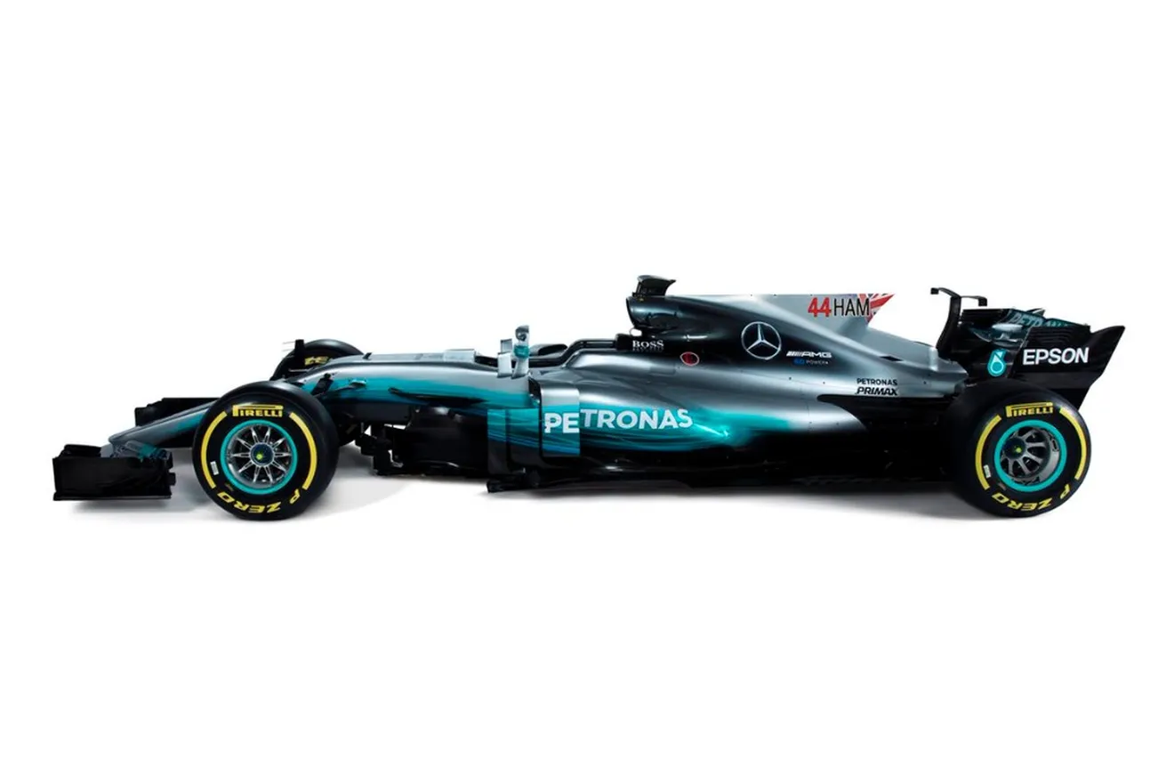 Mercedes adapta su decoración a las exigencias de la FIA