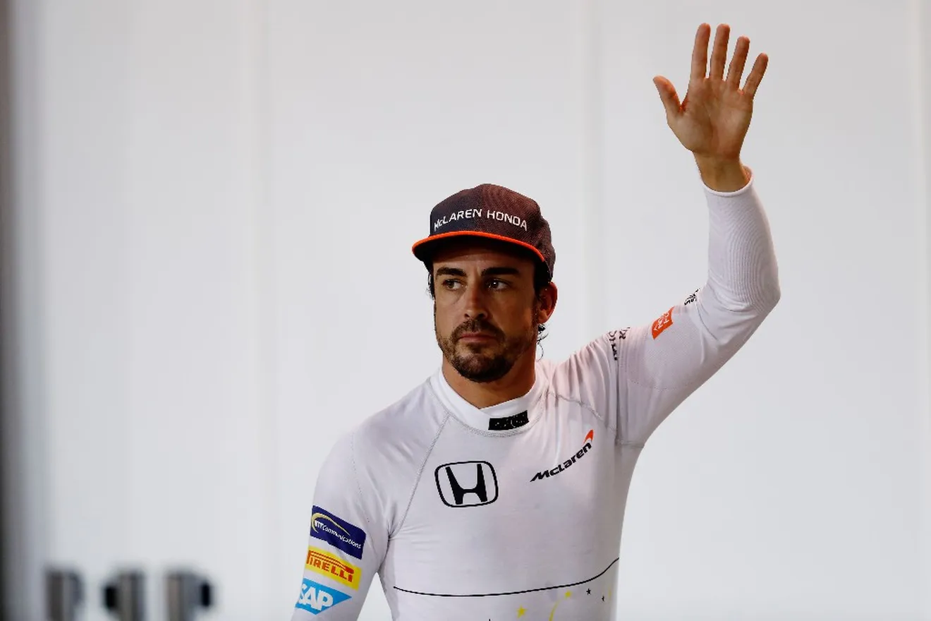 Un cambio a motor Mercedes "no va a cambiar mi decisión", afirma Alonso