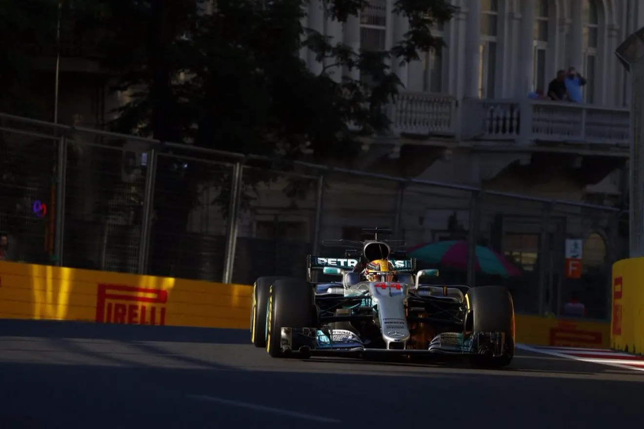Hamilton supera a Senna con una vuelta "a todo o nada"