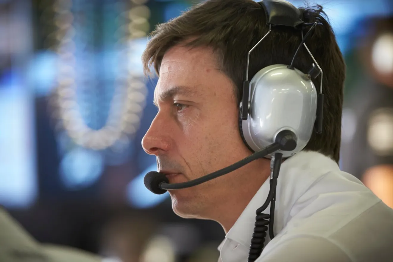 Wolff: "Mercedes no es el favorito, pero esta temporada es un maratón"